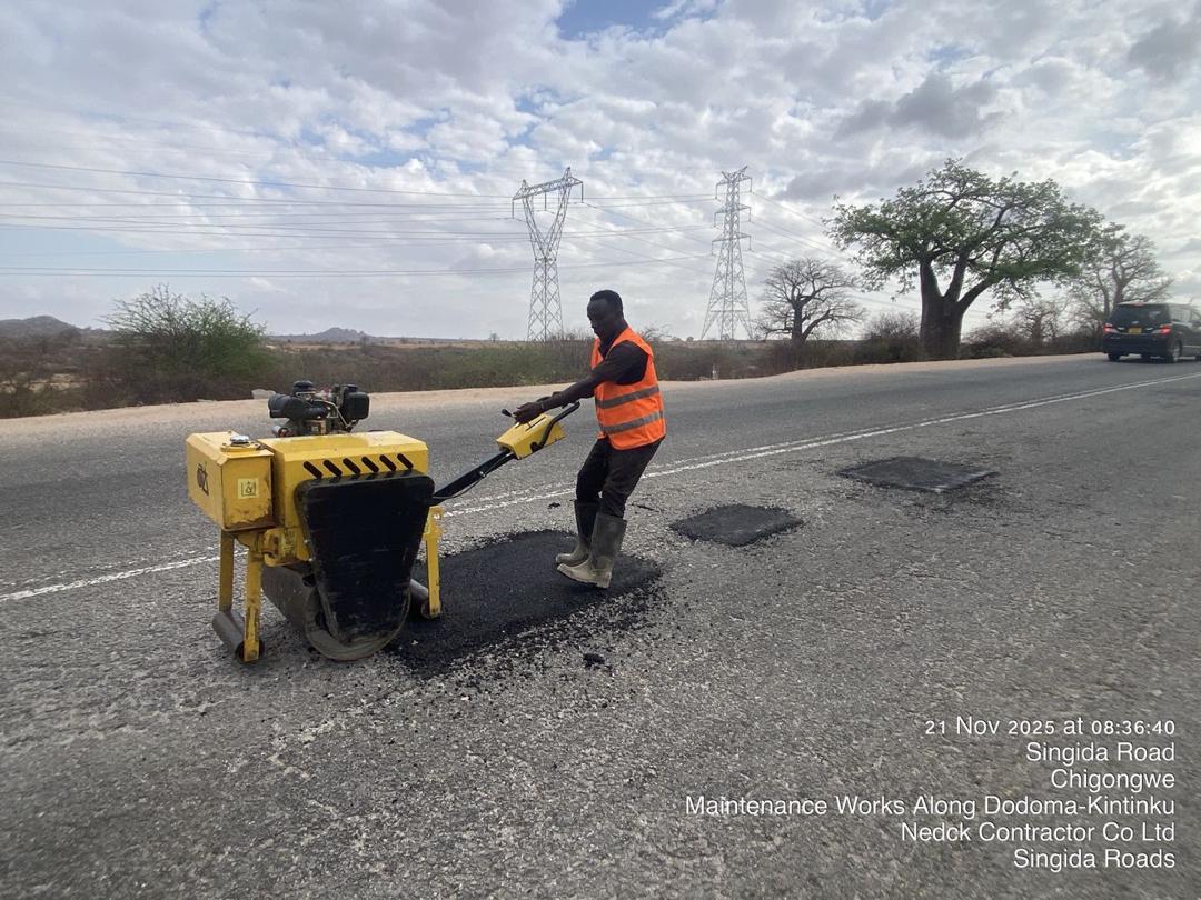 Road maintenance work along Dodoma Kintiku